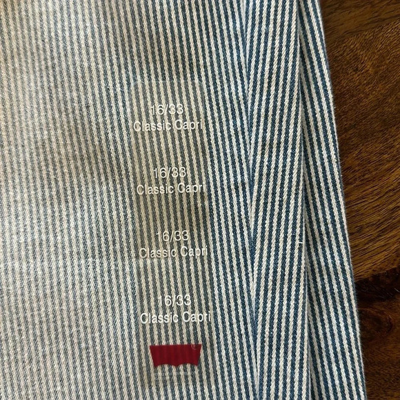 Levi’s capri pants NWTs size16 striped washed out denim - Picture 6 of 6